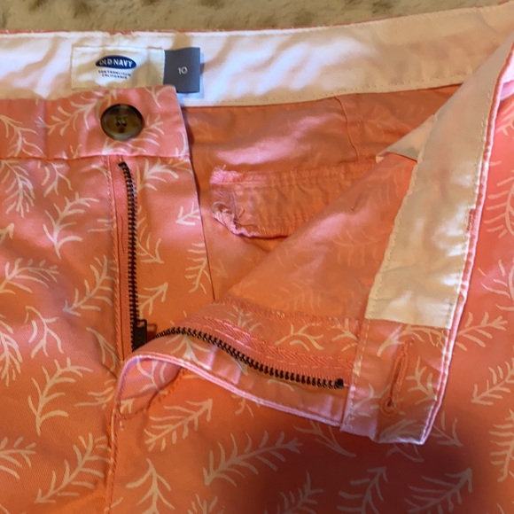 OLD NAVY SHORTS - Picture 9 of 9